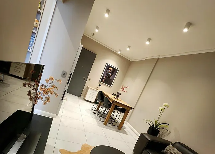 Menlyn Maine Trilogy 10Th Floor Apartment With Balcony