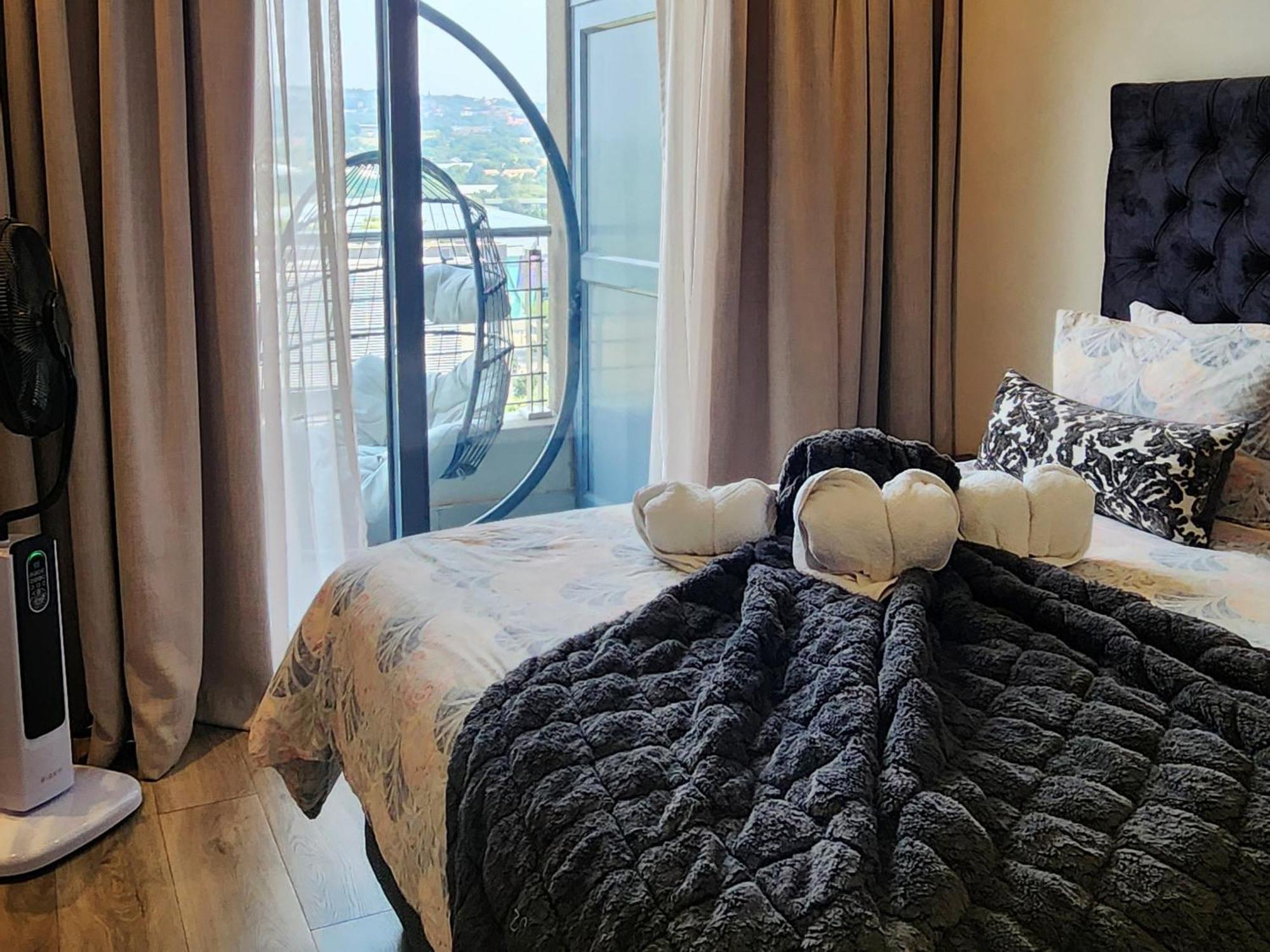 Menlyn Maine Trilogy 10th Floor With Balcony Appartement Pretoria-Noord