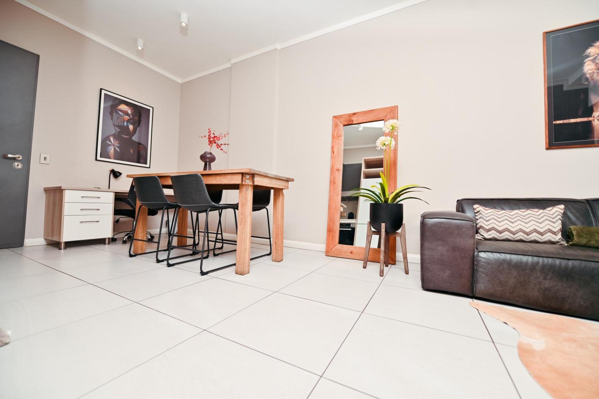 Menlyn Maine Trilogy 10th Floor With Balcony *