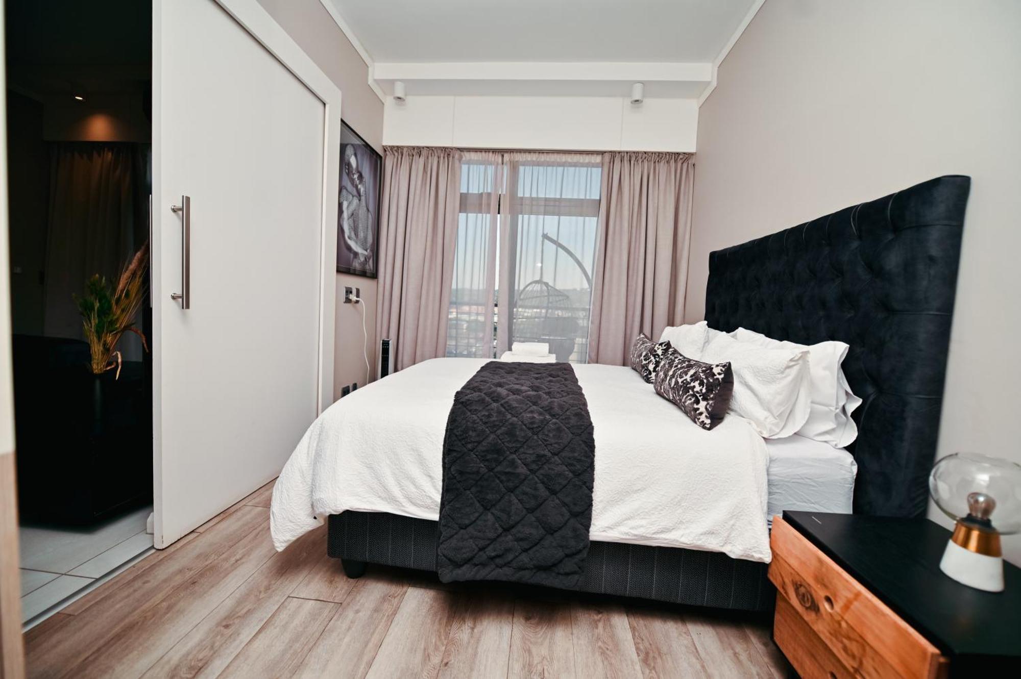 Menlyn Maine Trilogy 10th Floor With Balcony * Pretoria-Noord