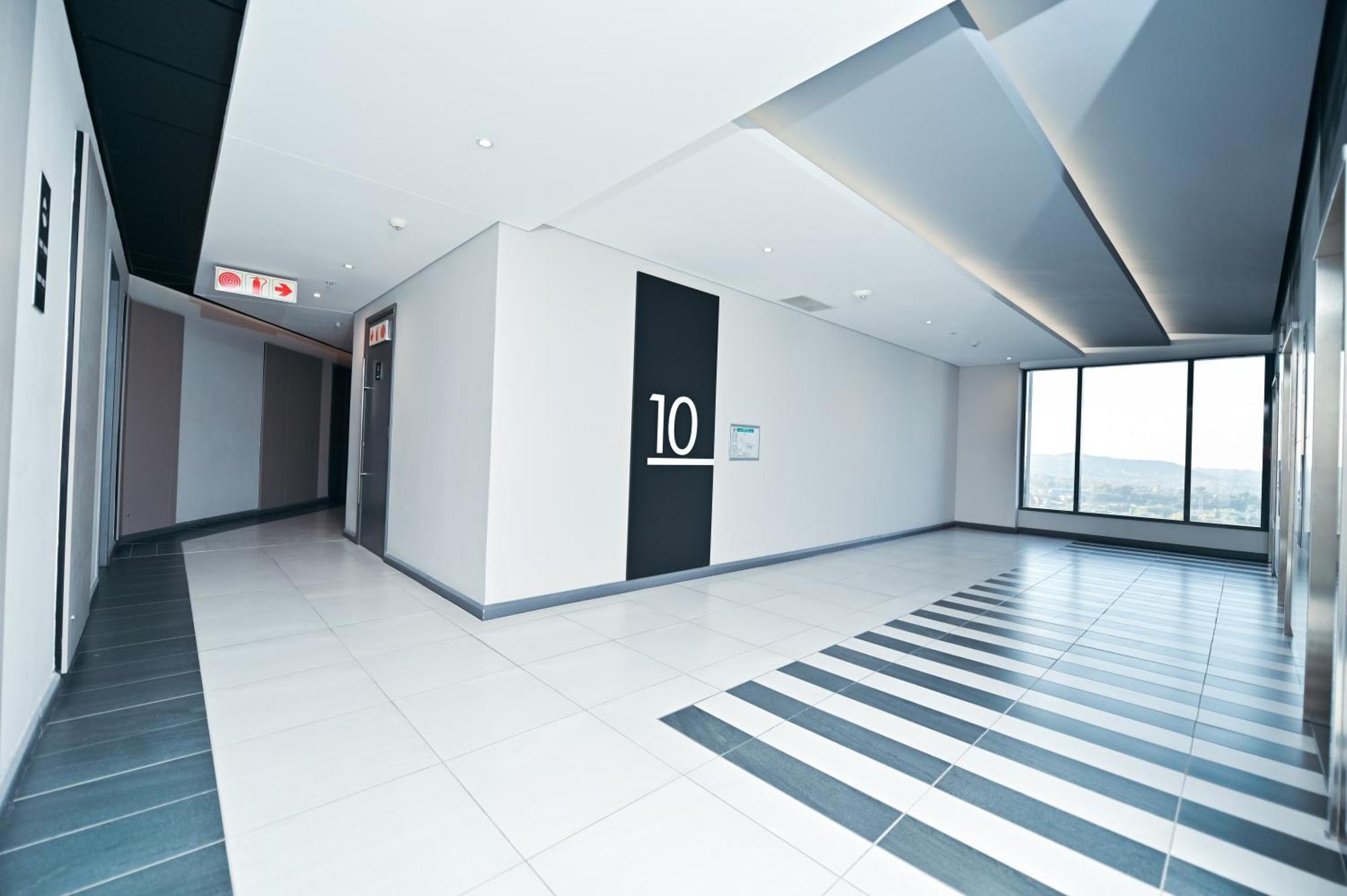 Appartement Menlyn Maine Trilogy 10th Floor With Balcony