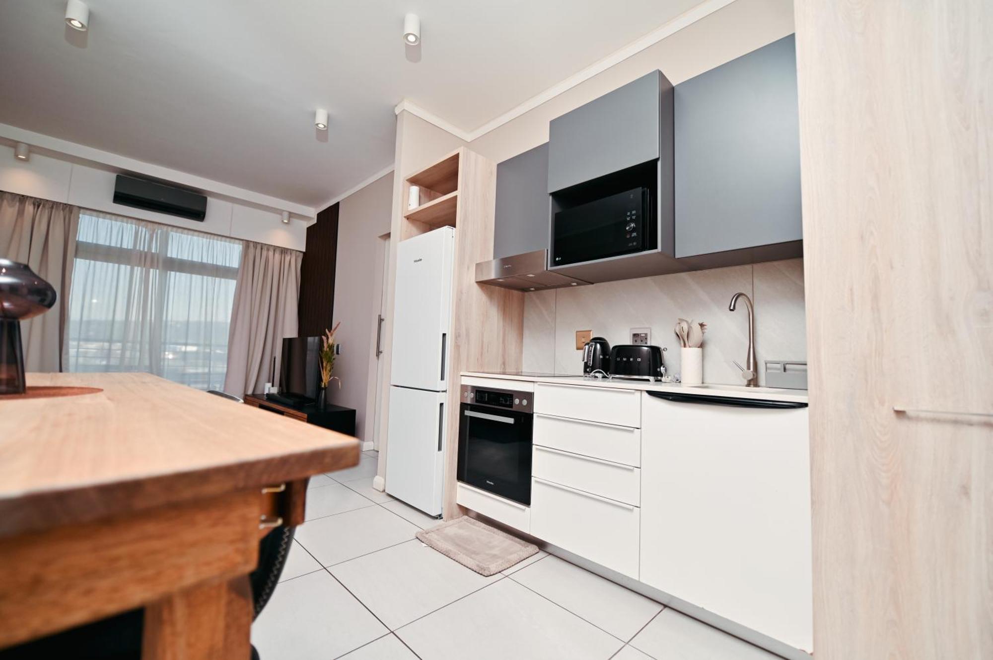 Menlyn Maine Trilogy 10th Floor With Balcony * Pretoria-Noord