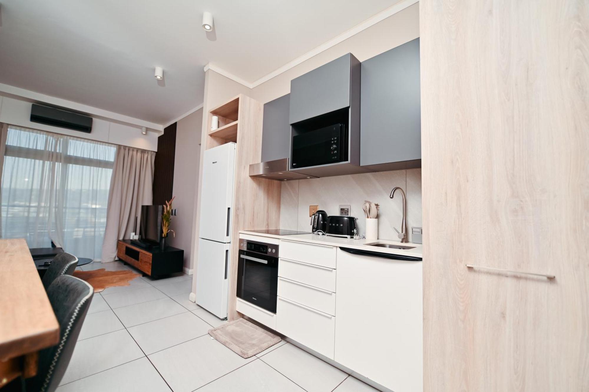 Menlyn Maine Trilogy 10th Floor With Balcony Appartement
